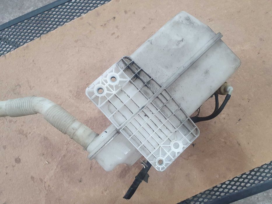 Zbiorniczek pompka spryskiwaczy Vw Touran 04 rok Xenon spryski lamp