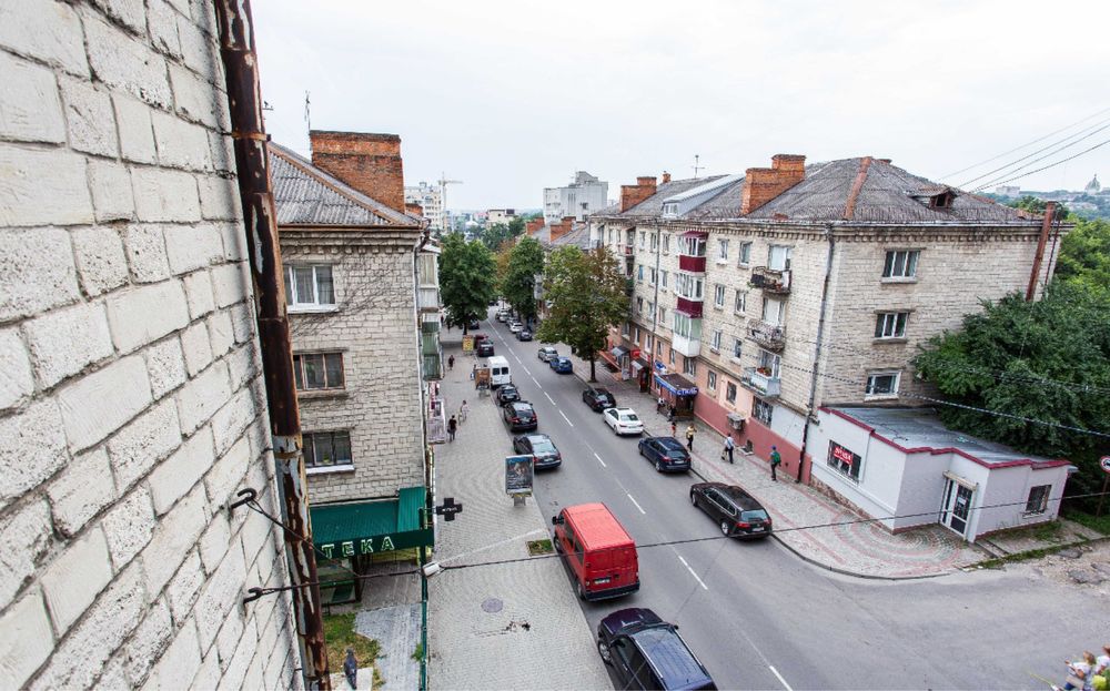 Центр / 2 - кімнати / вул Руська / до 4х осіб /Звітні документи