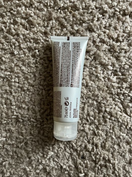 John Frieda Perfecting Glosser serum do włosów nabłyszczające