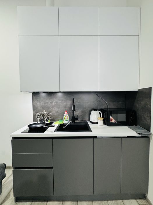 Світло є, безперебійне  живлення. Оренда, подобово. Центр.