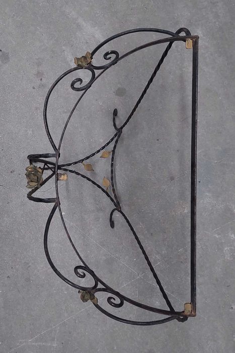 Credência ou mesa de apoio em ferro antiga64553252983939122