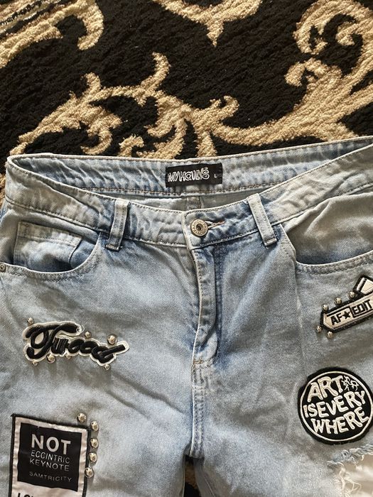 Jeansy z aplikacjami