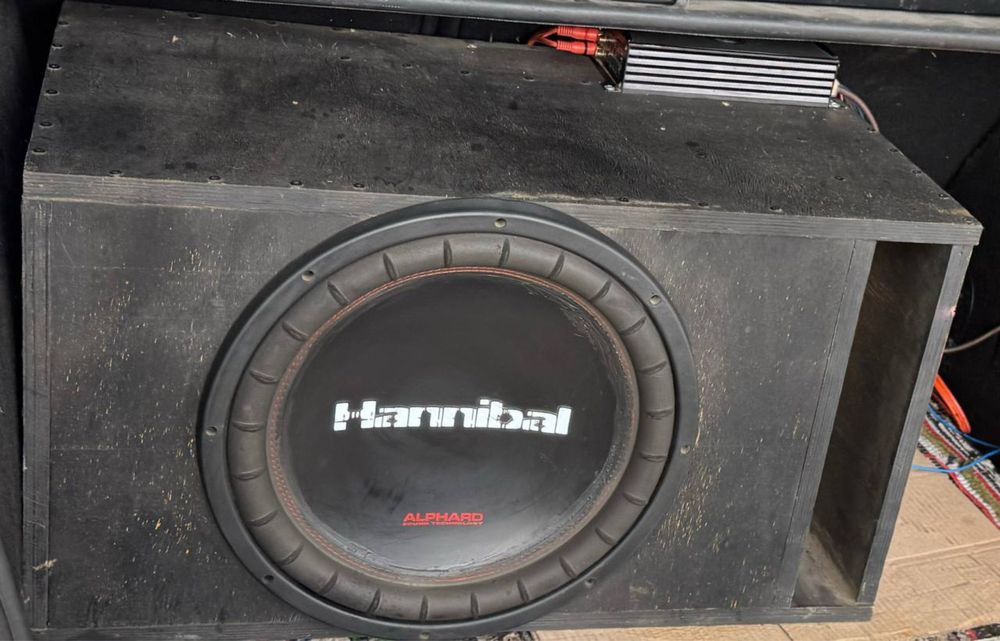 Сабвуфер с Усилителем