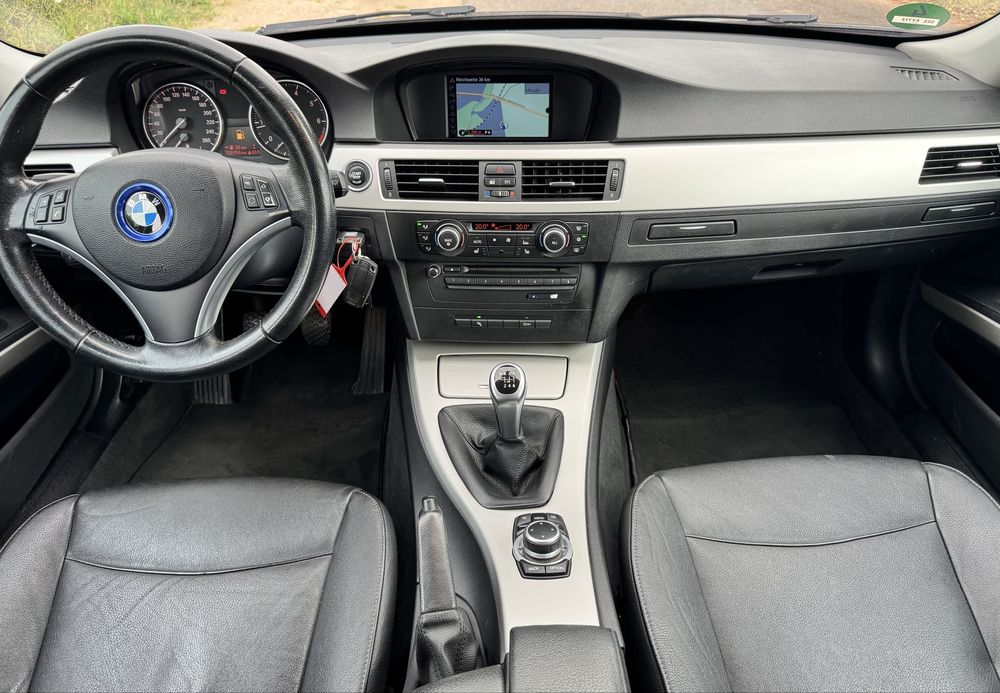 BMW 318i Sedan Navi