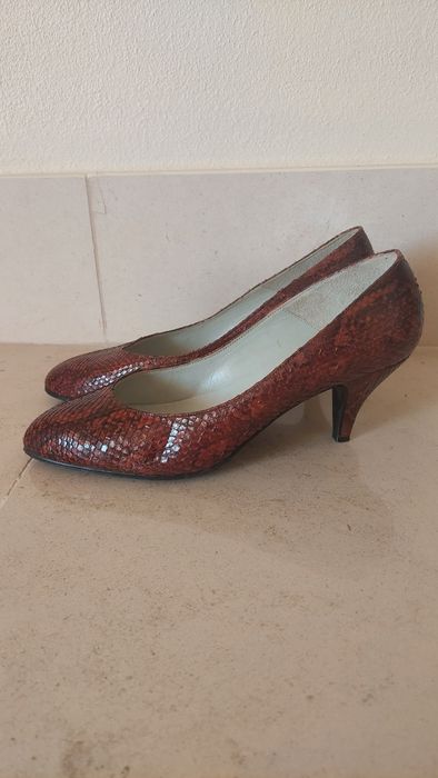 Sapatos Pele Lagarto castanhos tamanho 38
