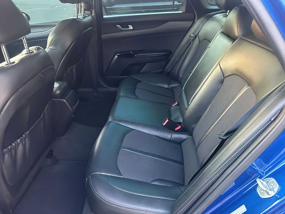 Kia K5      2021