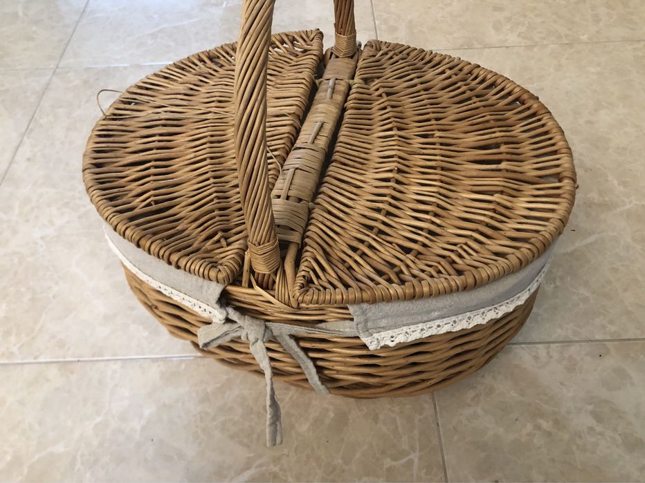 Продам плетёную корзинку