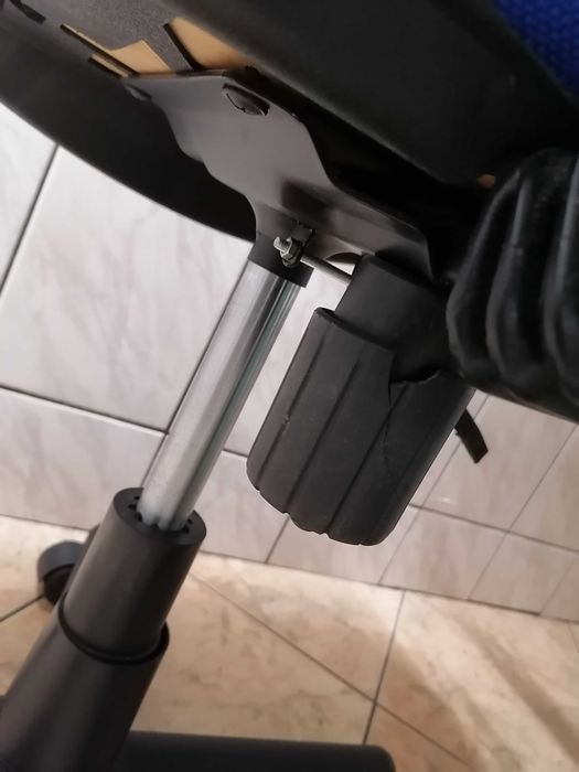 Fotel obrotowy niebieski