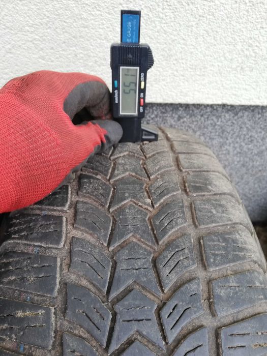 4 opony zimowe Dębica 205/60R16. Bieżnik około 5-6mm.