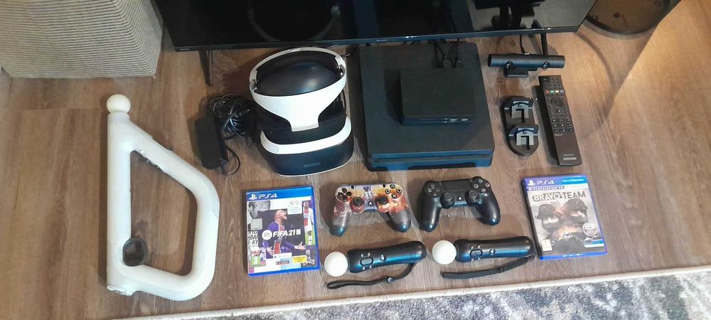 PS4 komplet 860GB , 2 Pady, VRy, kontrolery move, pistolet,okablowanie