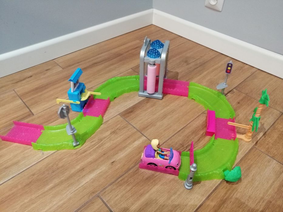 Lalka Barbie On The Go myjnia z kabrioletem