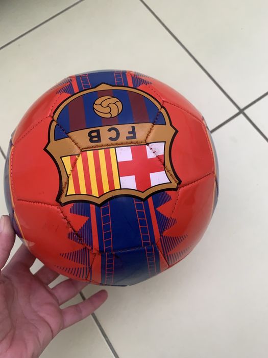 Мʼяч футбольного клубу барселона