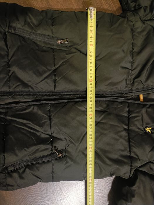 Куртка на підлітка може бути унісекс в гарному стані