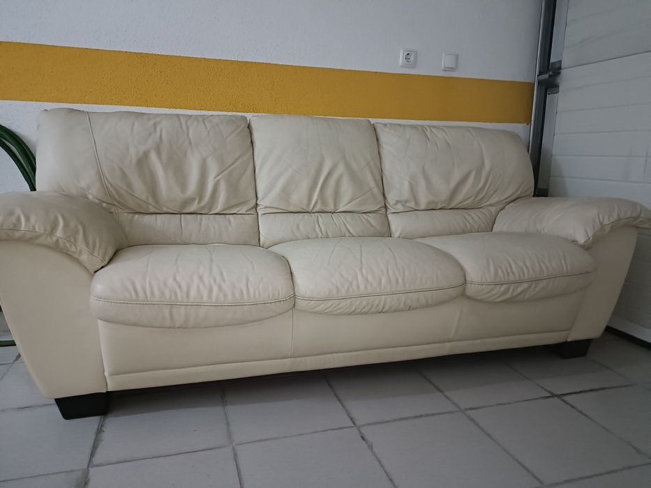 Sofá bege 3 lugares