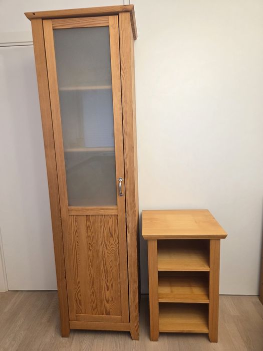 Sprzedam witrynę i szafkę sosnową w bardzo dobrym stanie