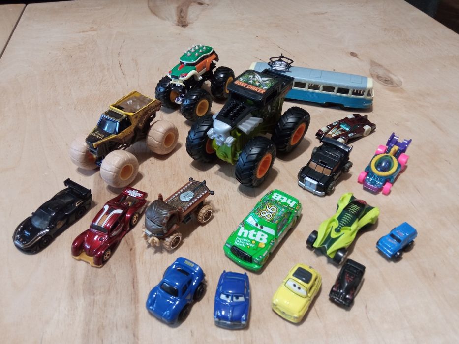 Ігровий набір Hot Wheels Небезпечні створіння Порятунок від горили