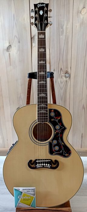 Акустична гітара Gibson j 200 Нова