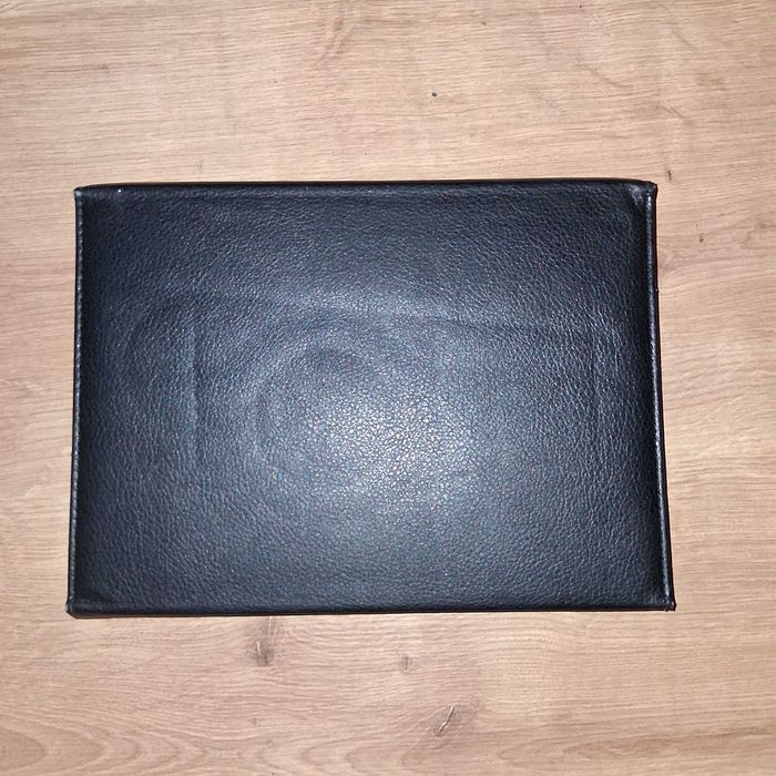 uniwersalne etui na tablet ze zintegrowaną klawiaturą przewodową USB