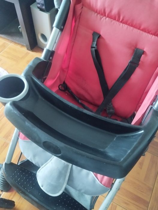 Carrinho de bebê em bom estado