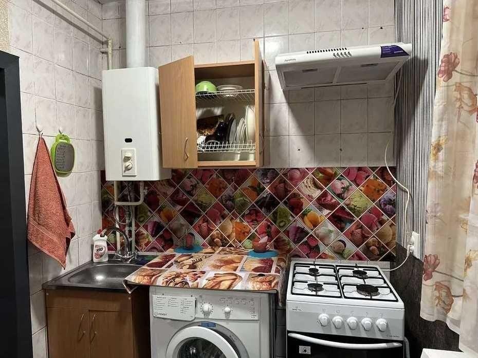 Продається 2-кім.кв.Новобаварський р-н. пров. Одоєвський.30 кв метр DD