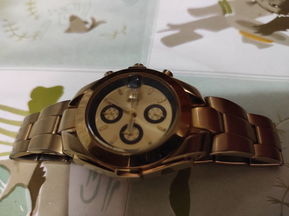 Часы наручные продам