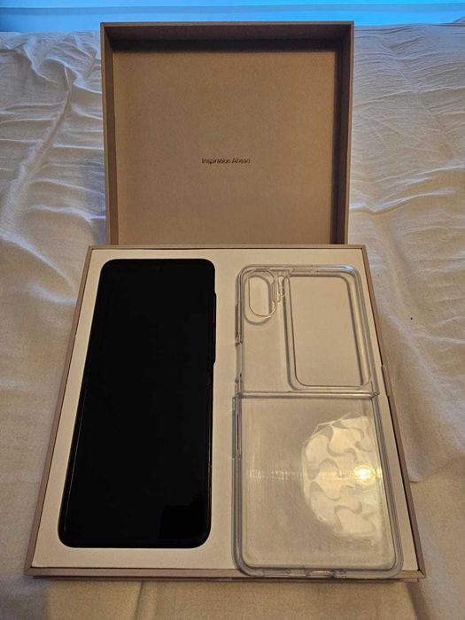 OPPO FIND N2 FLIP, em ótimo estado (capa oficial incluída)