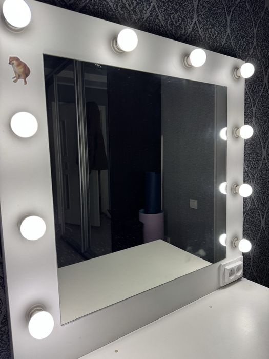 Продаю макіяжний стіл з підсвіткою