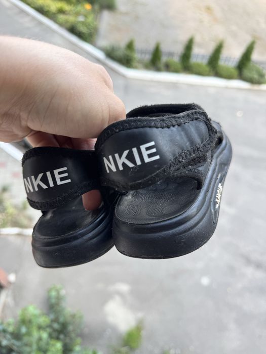 Босоніжки, обув, регулюються по ніжці