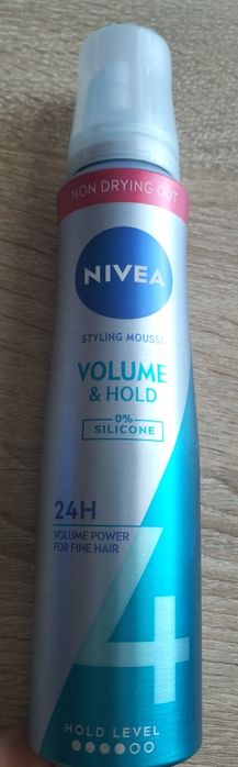 Nivea pianka do włosów Volume&Hold 4 level zwiększająca objetość