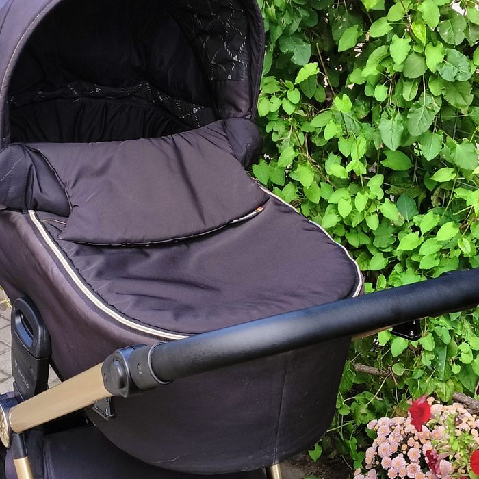 Wózek invictus 3 w 1 + isofix czarno-złoty