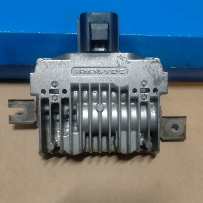 Блок управления топливным насосом Range Rover 7H42-9D372-AA. Оригінал.