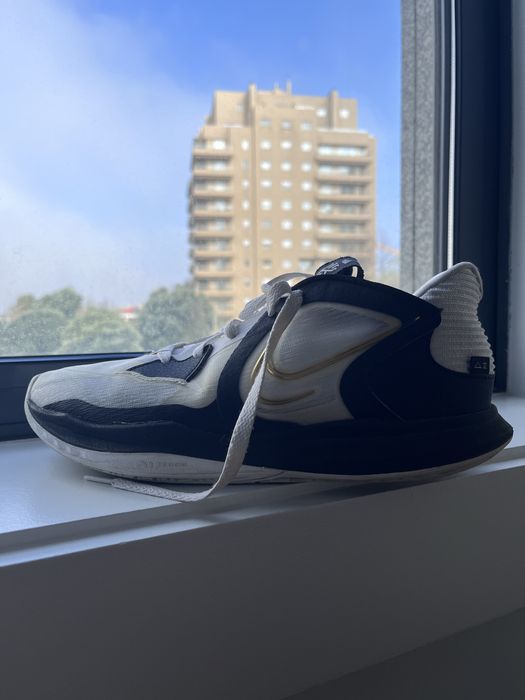 Nike Kyrie Low 5 (Euro 43) - Tamanho