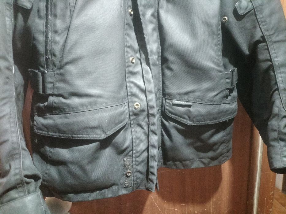 Capacete e casaco motard