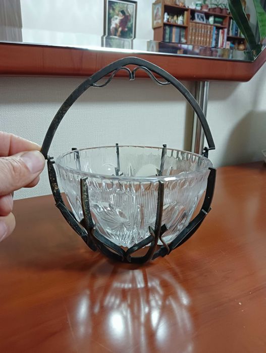 Сахарница. Конфетница. Хрустальая в мельхиоровой оправе.Винтаж.