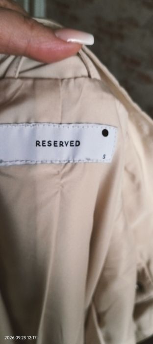 Стильний бежевий тренч / плащ Reserved з капюшоном (Розмір S)