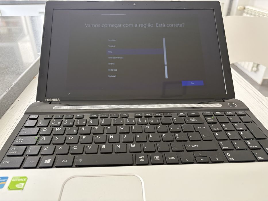 Toshiba i3 + SSD 240GB – Rápido – Ericeira