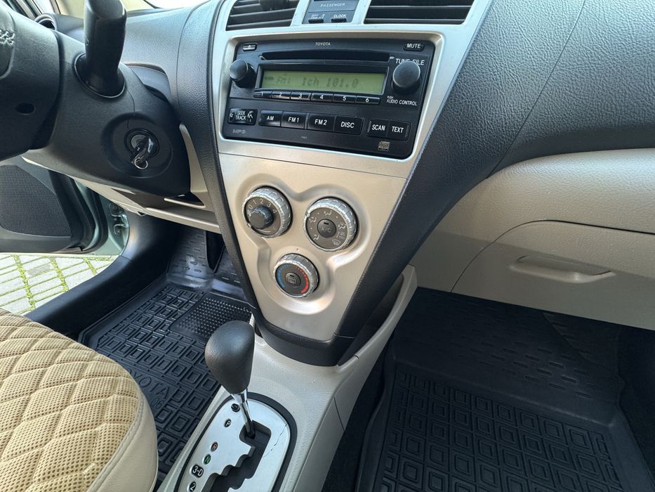 Продам Тоёту Ярис на автомате!