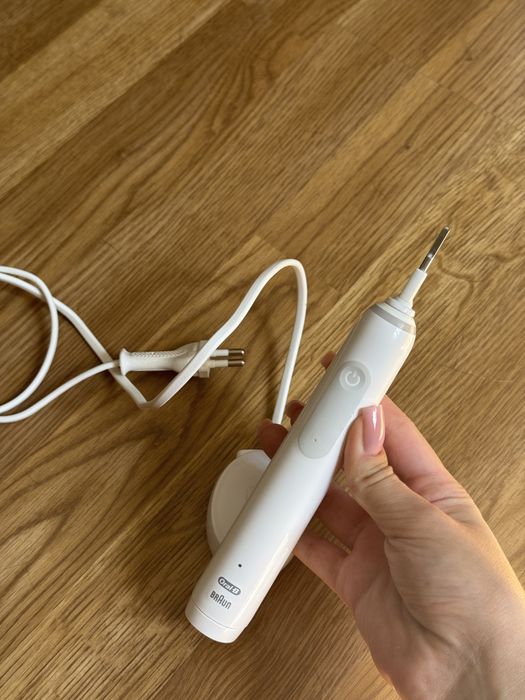 Електрична зубна щітка Oral-B Pro 3-3000 Sens Clean