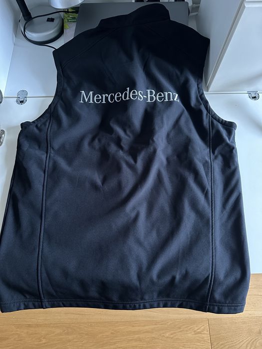 Czarna kamizelka Mercedes benz L