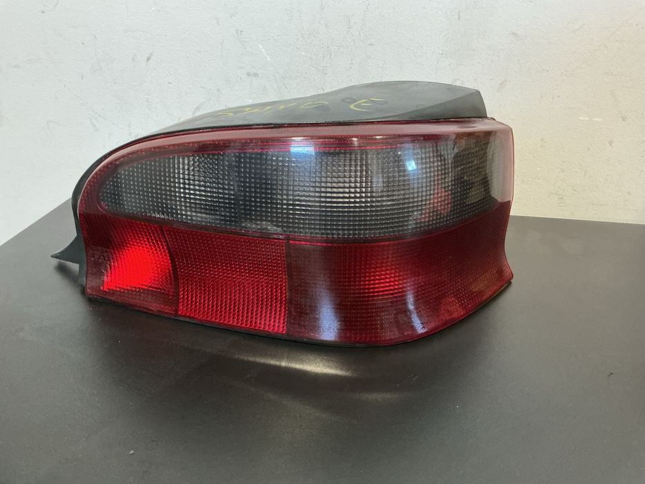 Farolim traseiro esquerdo Citroen Saxo ano 93/00