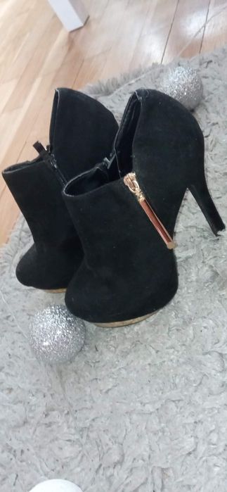 Botki na szpilce r.36