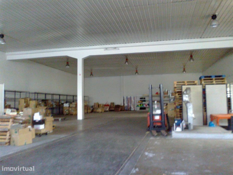 Armazém com1200m2, Zona Indústrial do Porto