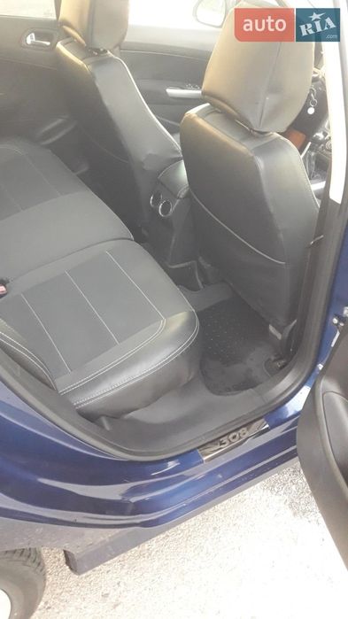 Автомобіль Пежо 308