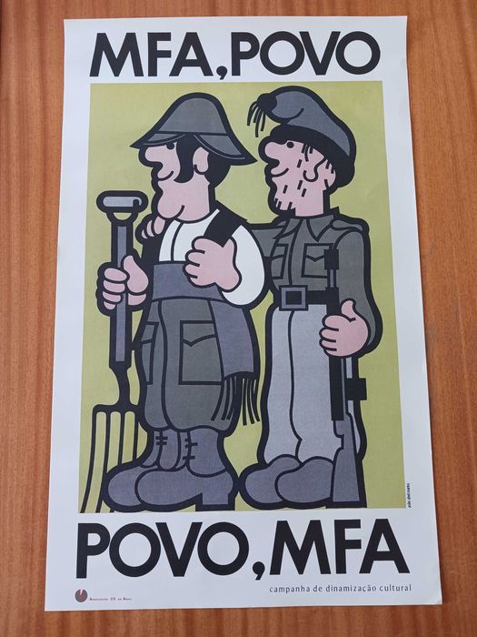 Cartazes alusivos ao 25 Abril