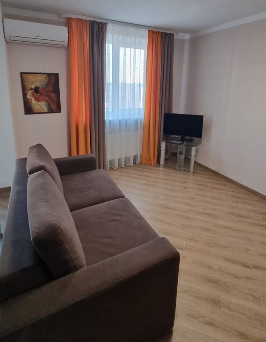 Подобово та погодинно•Авто та залізничний вокзал