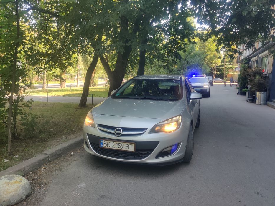 Opel astra J 2012  рест.