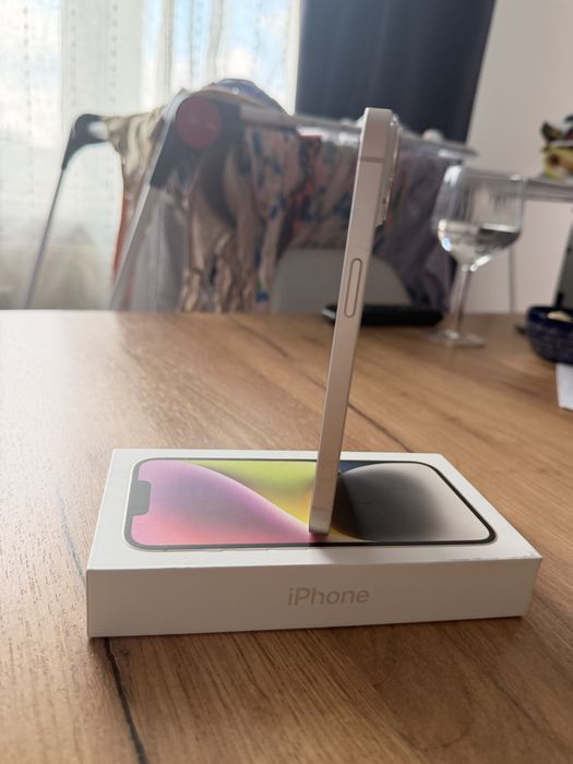 iPhone 14 128 GB – stan bardzo dobry + nowy pokrowiec+ kabel