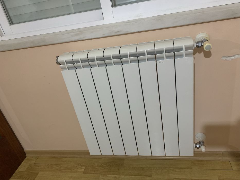 Aquecimento central 6 radiadores a água.