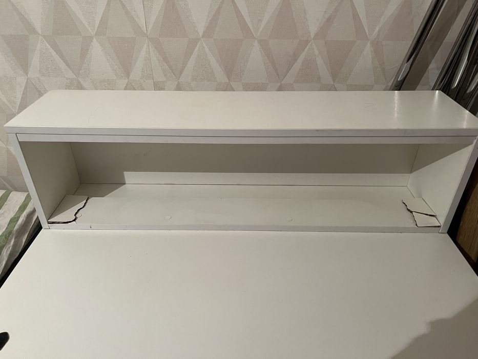 Білий стіл для письма, в офіс, на рецепшн