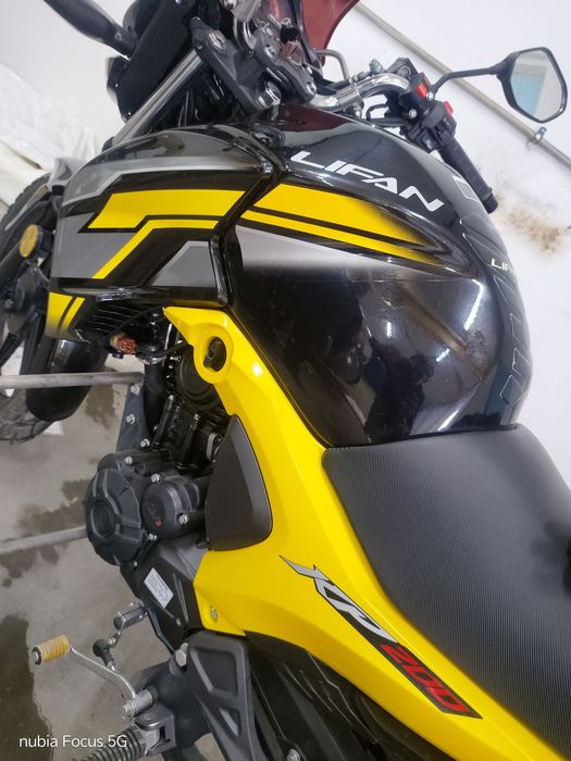 Мотоцікл Ліфан Lifan KP200 мопед